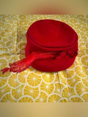Vintage TNLee Neumann Endler Inc. red vintage 50s or 60s wool hat
